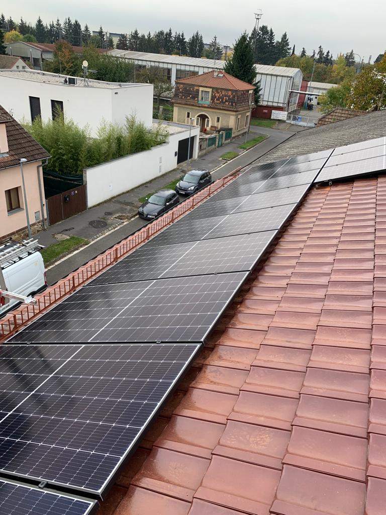 Instalace FVE na střechu v Praze 10